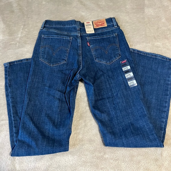 Bootcut Levi’s - Picture 2 of 5